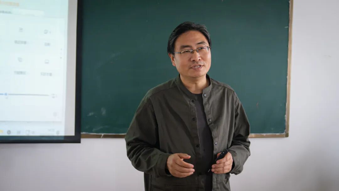 知名艺术家赵无眠莅临我校作专题讲座