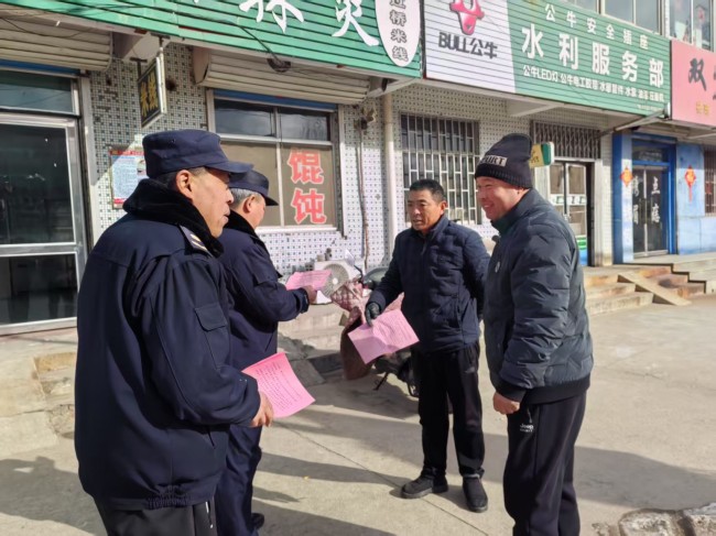 青岛莱西市日庄镇：执法中队开展校园周边集中整治