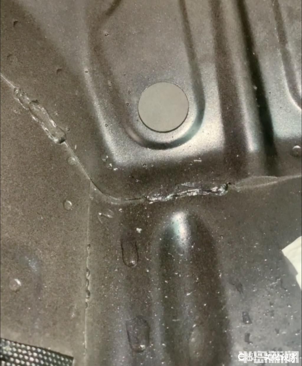 天天3·15 | 斯柯达速派提车不到一年得“怪病”,副驾驶座居然蹊跷“漏水”……