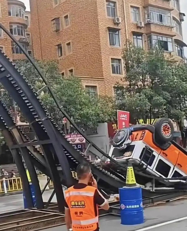 此北汽非彼北汽?——212越野车一段翻车视频牵出北汽制造背后的山东“魏桥造车”