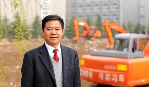 一场夫妻恩怨把学校拉下神坛——山东蓝翔技师学院浮沉录