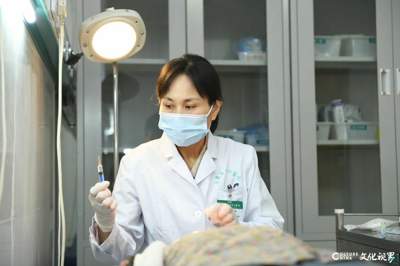 泰安市中心医院眼科主治医师李燕:以匠心守护光明 用真情温暖患者