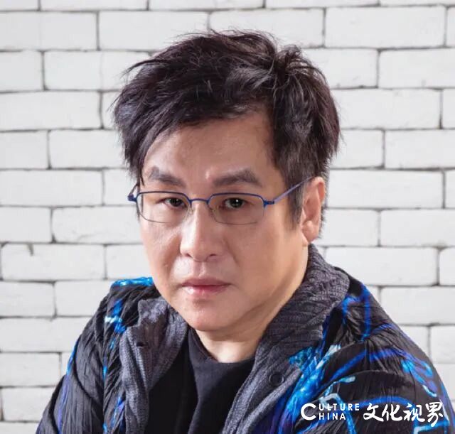 就因25厘米,素质被甩几条街——深圳机场就升降车高差致轮椅无法推进机舱致歉,郑智化回应……